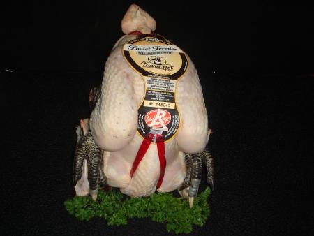 Un boucher, un poulet et voila de quoi te faire suer!
